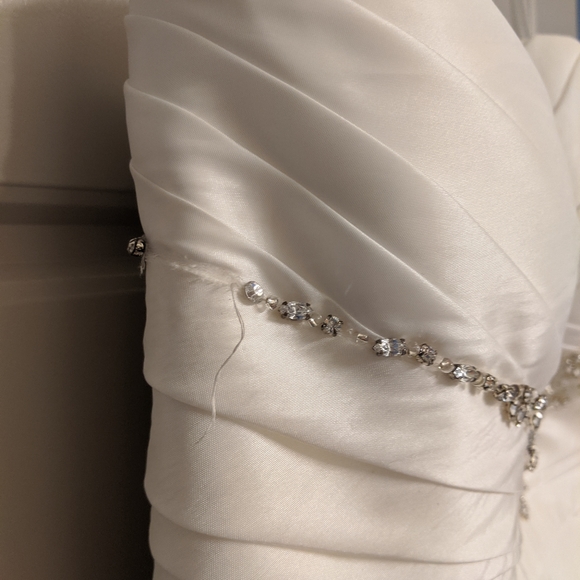 Used Wedding Dress - Picture 5 of 6